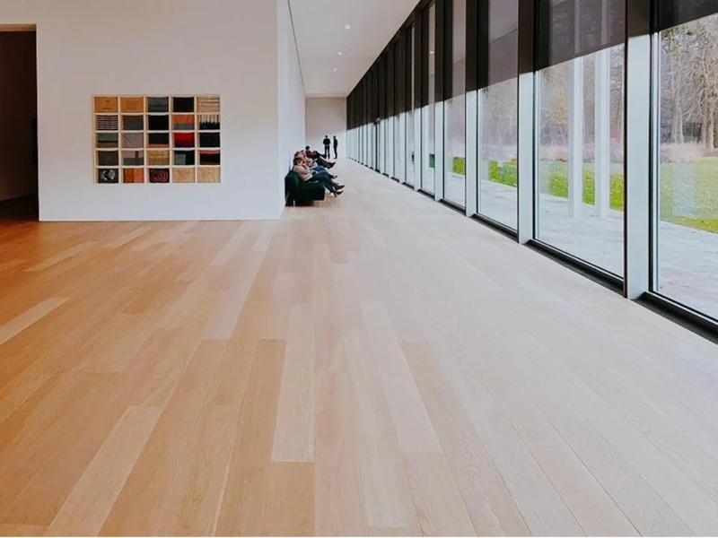 Large hallway with vinyl flooring